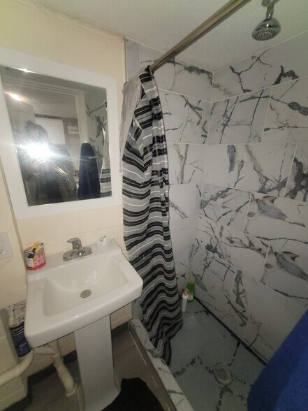 More Photos Of 1458 W 32nd St, Indianapolis Apartments For Sale