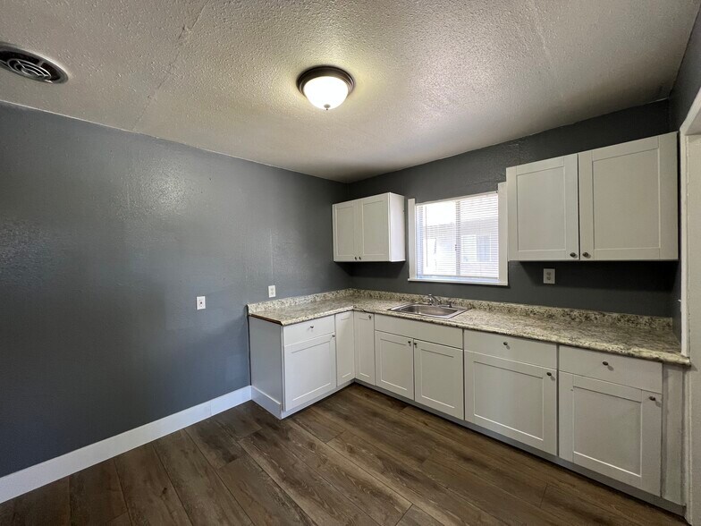 More Photos Of 2595 Beaumont St, Sacramento Apartments For Sale