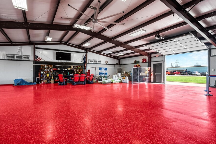 More Photos Of 1208 N Industrial Blvd, Pilot Point Industrial For Sale