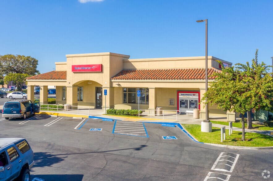 More Photos Of 525-695 Saturn Blvd, San Diego Unknown For Lease