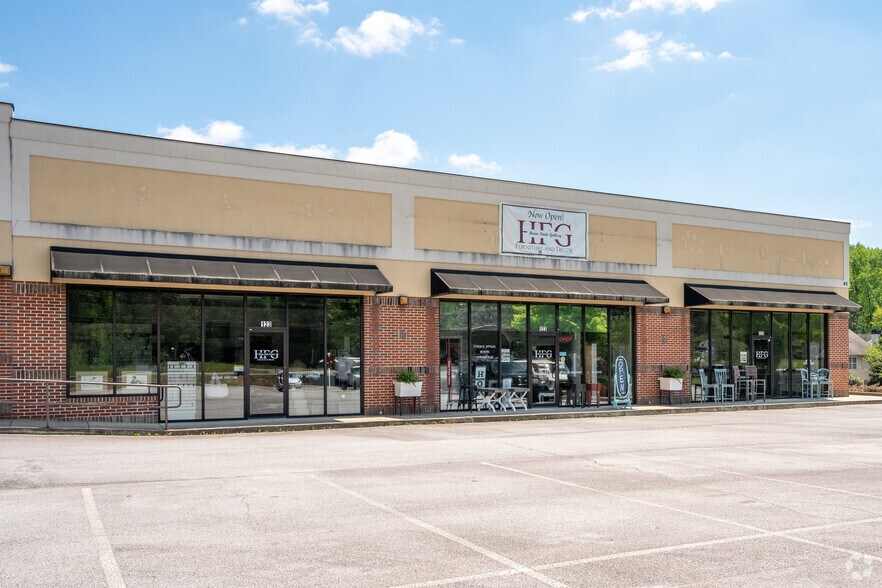 More Photos Of 45 Darbys Crossing Dr, Hiram Freestanding For Lease