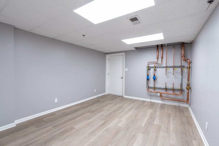 More Photos Of 1379 McDow Dr, Rock Hill Warehouse For Lease