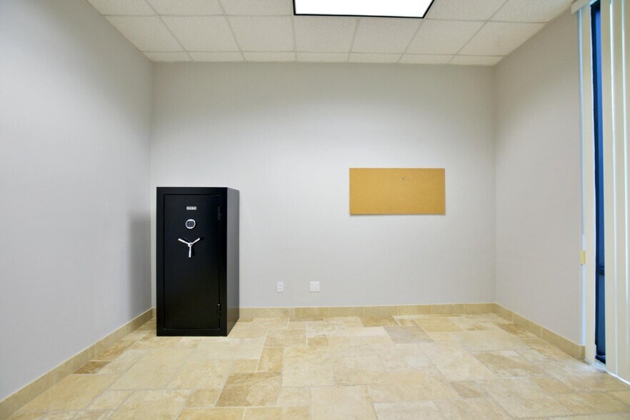 More Photos Of 39301 Badger St, Palm Desert Warehouse For Sale