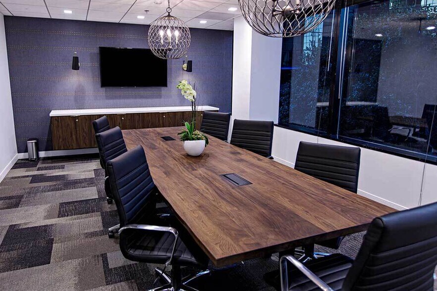 More Photos Of 21550 Oxnard St, Woodland Hills Office For Lease