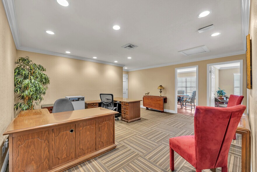 More Photos Of 308 Elizabeth St, Brandon Office For Lease