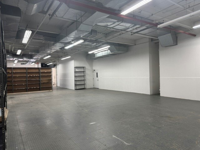 More Photos Of 89-48 129th St, Richmond Hill Warehouse For Lease