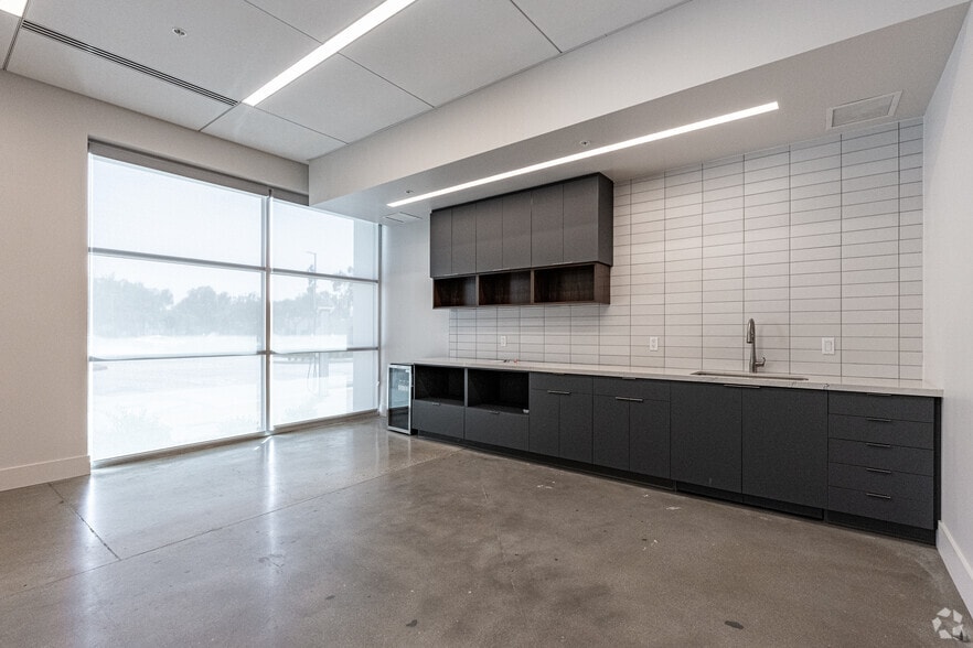 More Photos Of 9920 Pioneer Blvd, Santa Fe Springs Unknown For Lease