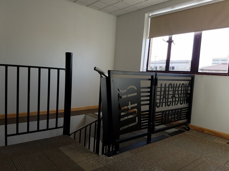More Photos Of 735 SW Jackson St, Topeka Apartments For Sale