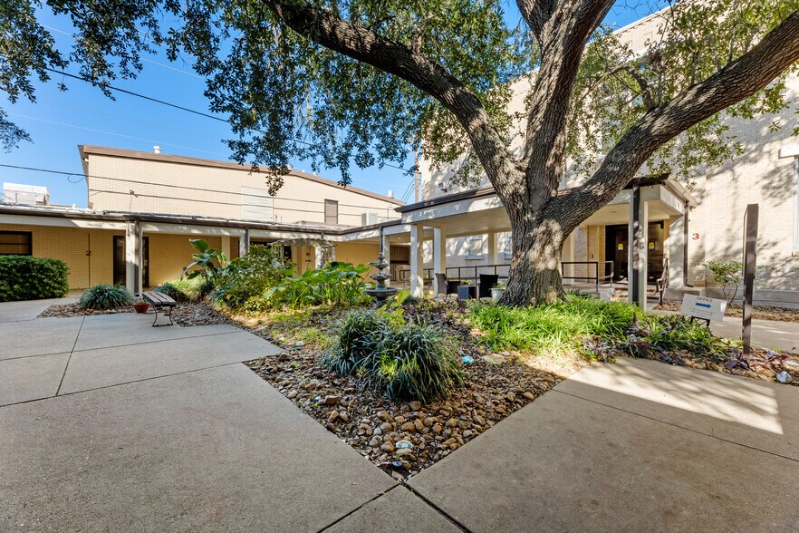 More Photos Of 1528 Post Office St, Galveston Rehabilitation Center For Sale