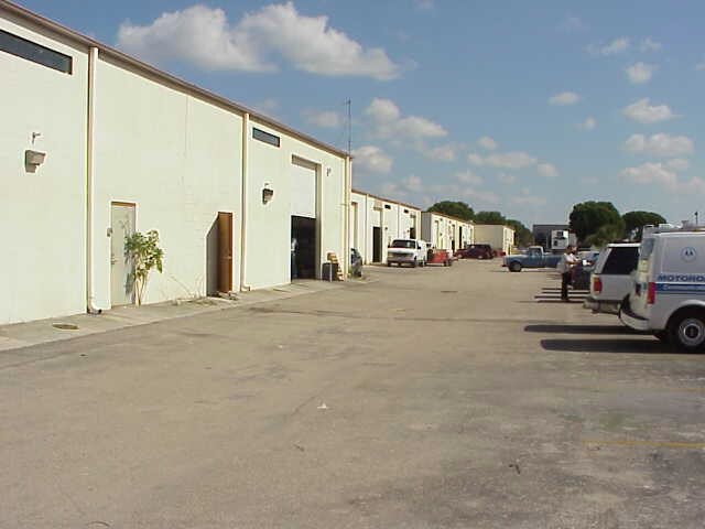 More Photos Of 3800 Fowler St, Fort Myers Unknown For Lease