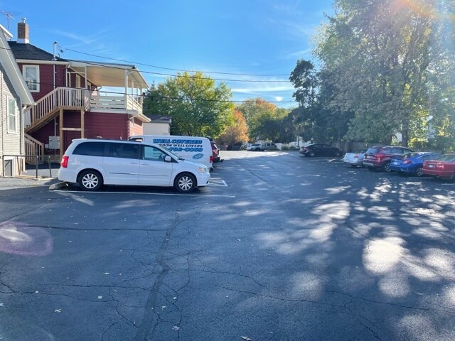 More Photos Of 622 W State St, Geneva Office For Lease