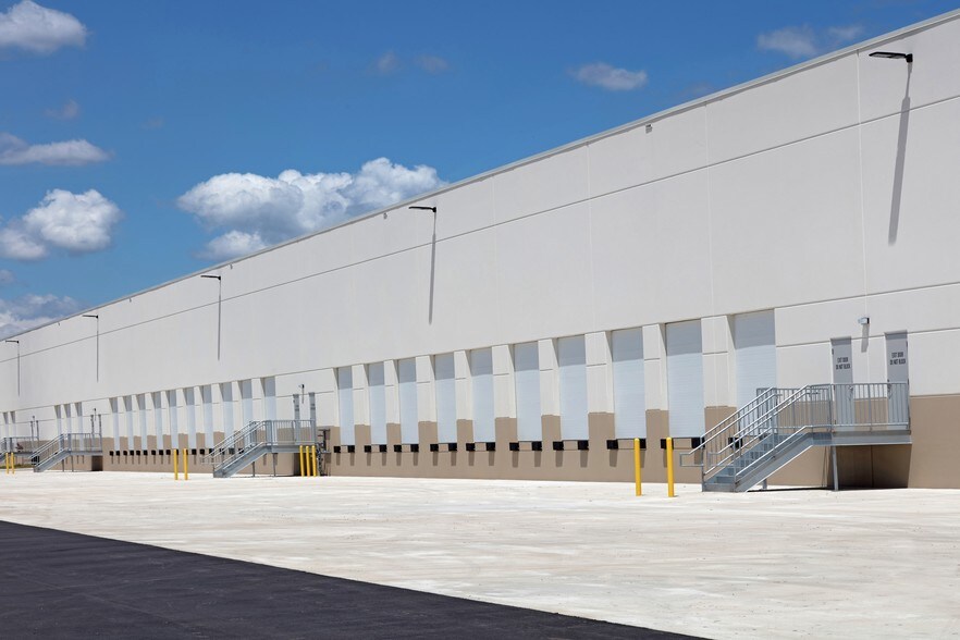 More Photos Of 11910 Balls Ford Rd, Manassas Warehouse For Lease