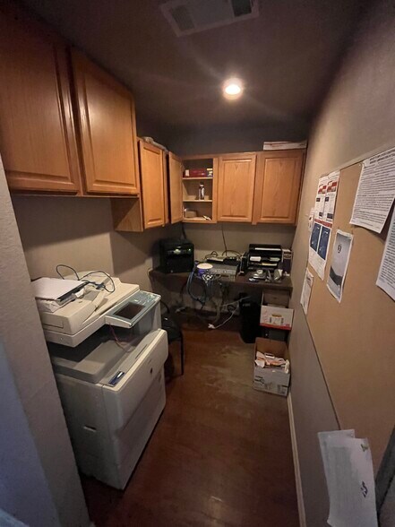 More Photos Of 413 FM 20, Bastrop Flex For Sale