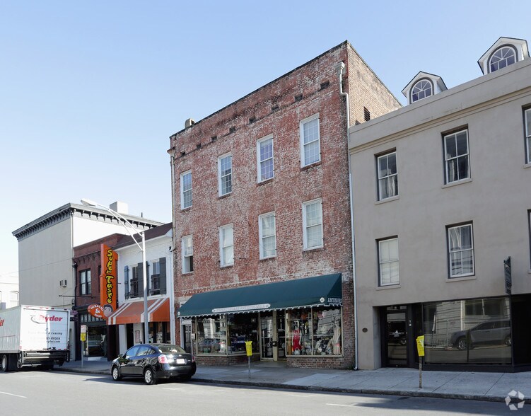 Primary Photo Of 14 W State St, Savannah Storefront Retail Residential For Lease