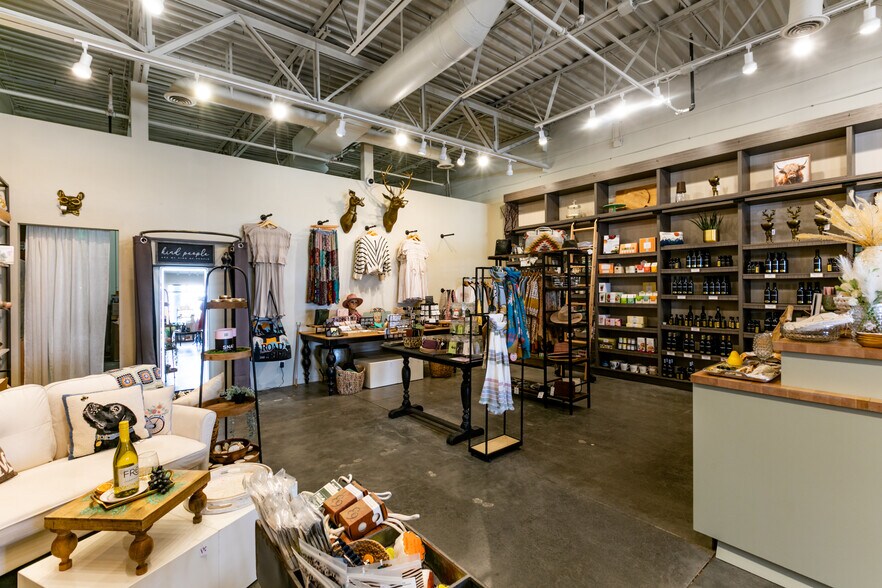 More Photos Of 6300 N Sagewood Dr, Park City Storefront For Lease
