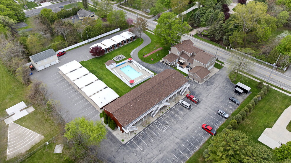 More Photos Of 612 N Lakeshore Dr, Ludington Hotel For Sale