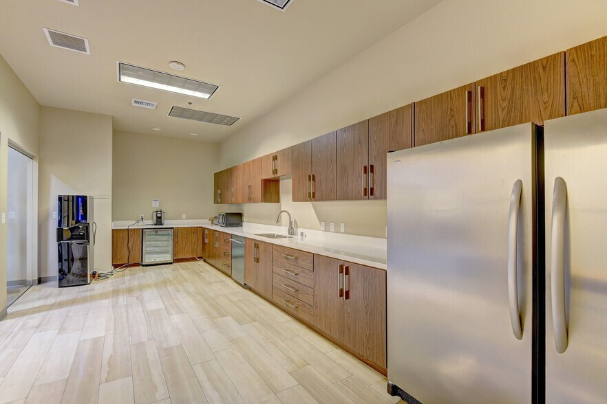 More Photos Of 6625 Badura Ave, Las Vegas Flex For Sale