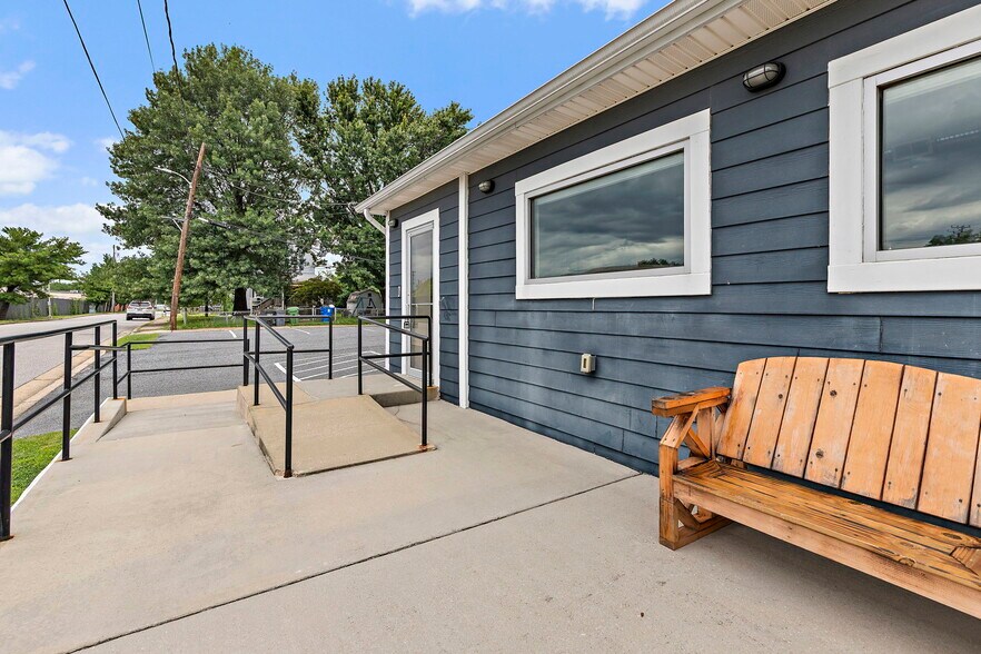 More Photos Of 6500 Saint Helena Ave, Dundalk Office For Sale