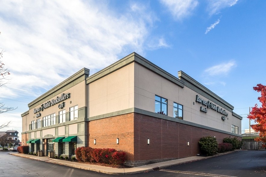 More Photos Of 624 S Green River Rd, Evansville Storefront For Sale