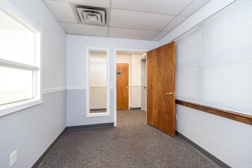 More Photos Of 908-918 Town Center, New Britain Office For Sale