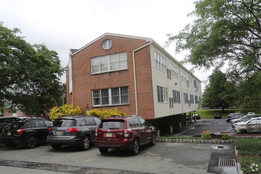 More Photos Of 271 US Highway 46, Fairfield Office For Lease