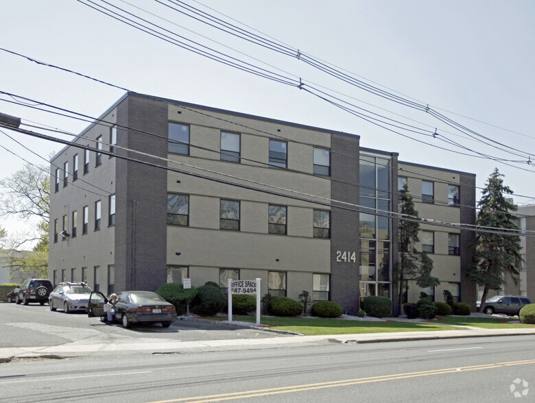 More Photos Of 2414 Morris Ave, Union Township Office For Lease