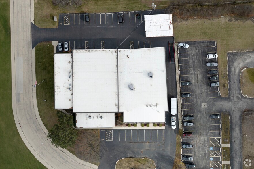 More Photos Of 3501 Woodhead Dr, Northbrook Warehouse For Lease