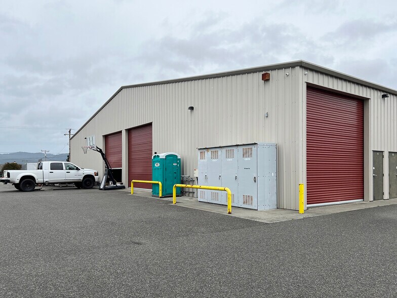 More Photos Of 100 Airport Rd, Fortuna Warehouse For Lease