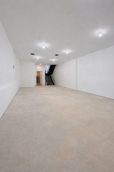 More Photos Of 169 Knickerbocker Ave, Brooklyn Apartments For Lease