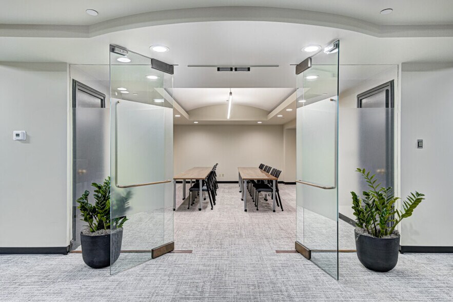 More Photos Of 429 N Pennsylvania St, Indianapolis Office For Lease