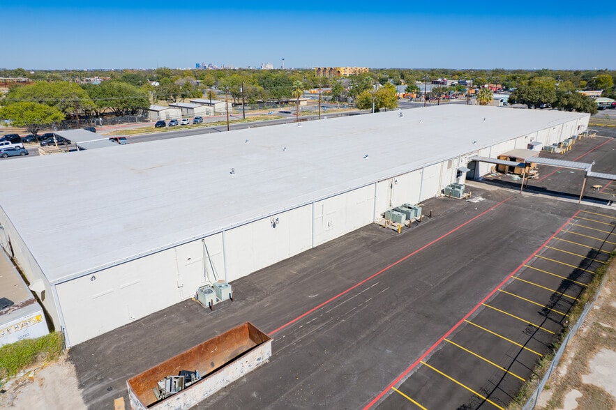 More Photos Of 5101 S Zarzamora St, San Antonio Manufacturing For Lease