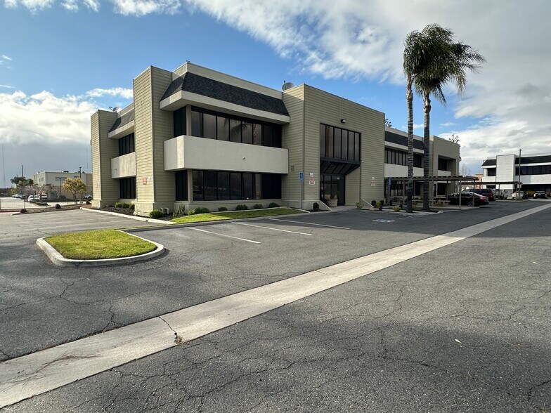 Primary Photo Of 1585 S D St, San Bernardino Office For Lease