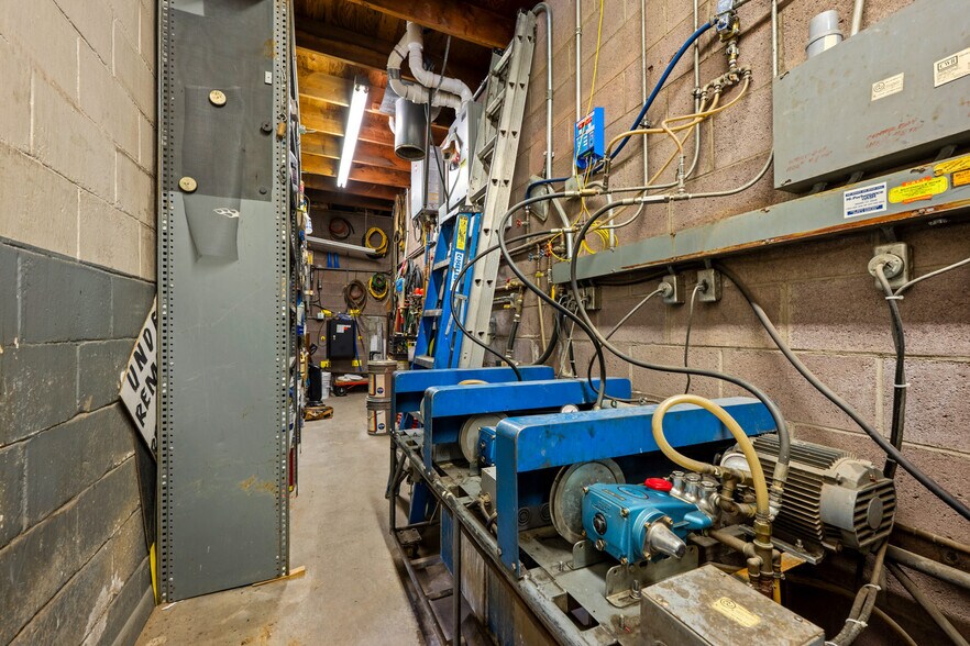 More Photos Of 802 Main St, Walsenburg Auto Repair For Sale