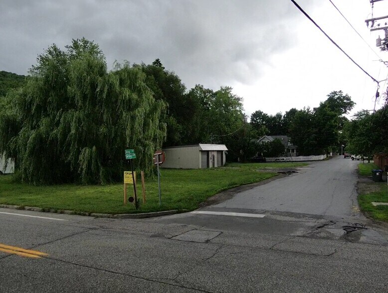 More Photos Of 3 Vine St, Greenwood Lake Warehouse For Lease