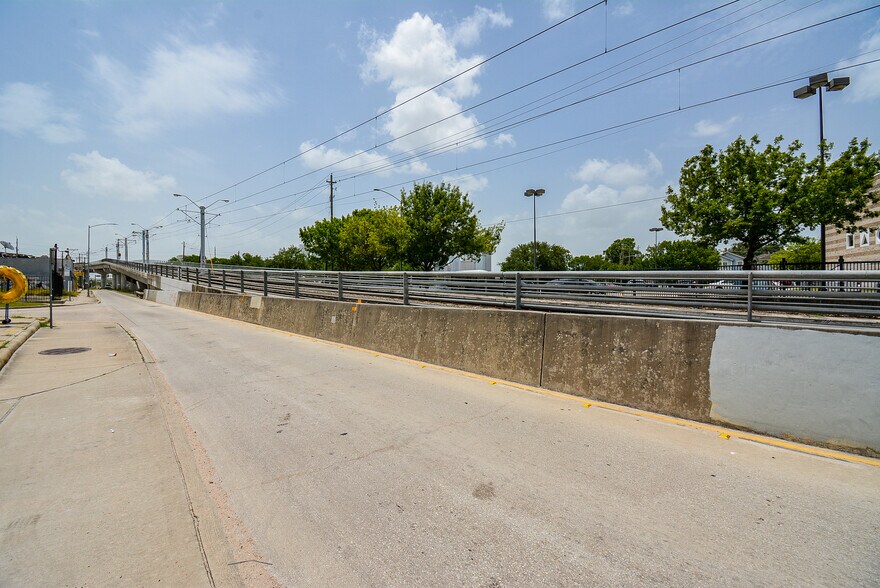 More Photos Of 1804 N Main St, Houston Freestanding For Lease