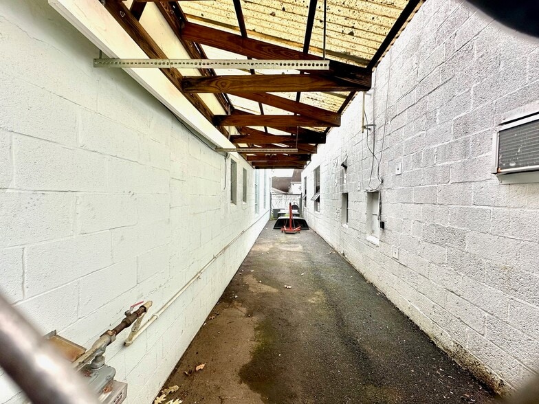 More Photos Of 5 Silver St, Norwalk Warehouse For Sale