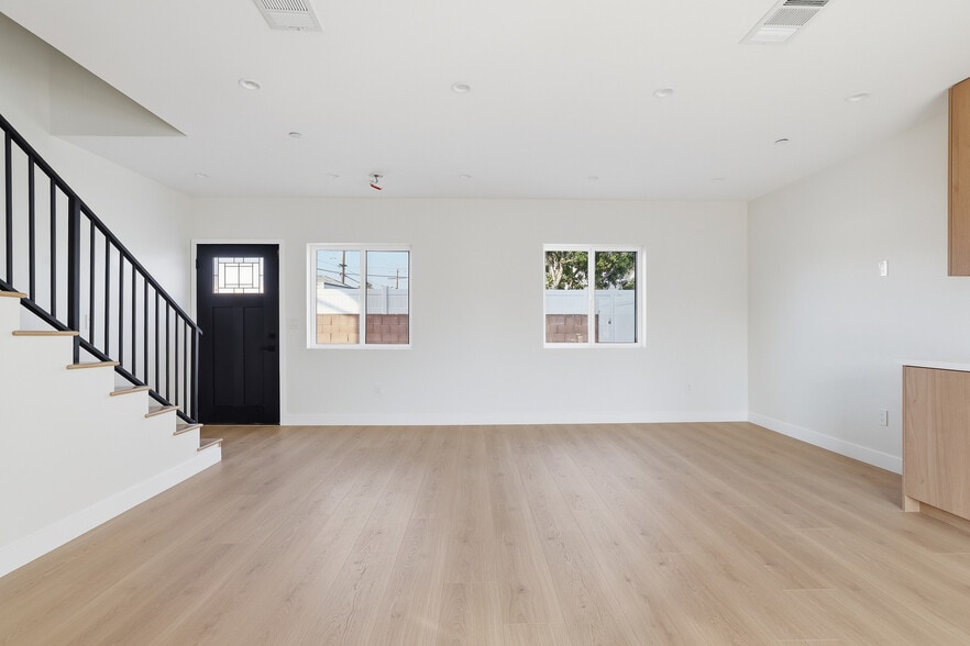 More Photos Of 13689 Garber St, Arleta Multifamily For Sale