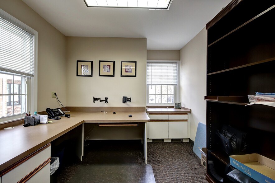 More Photos Of 471 Monroe Tpke, Monroe Medical For Lease