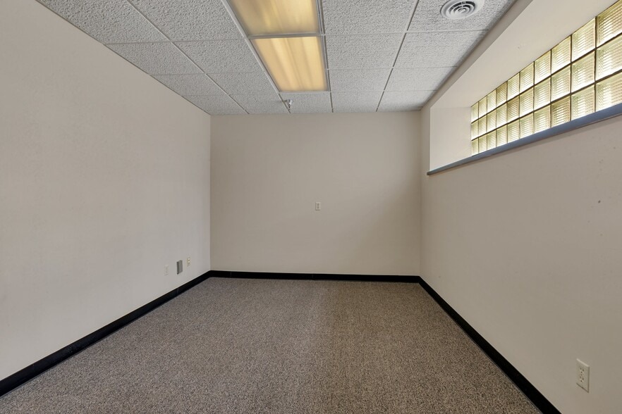 More Photos Of 14 7th Ave N, Saint Cloud Office For Sale