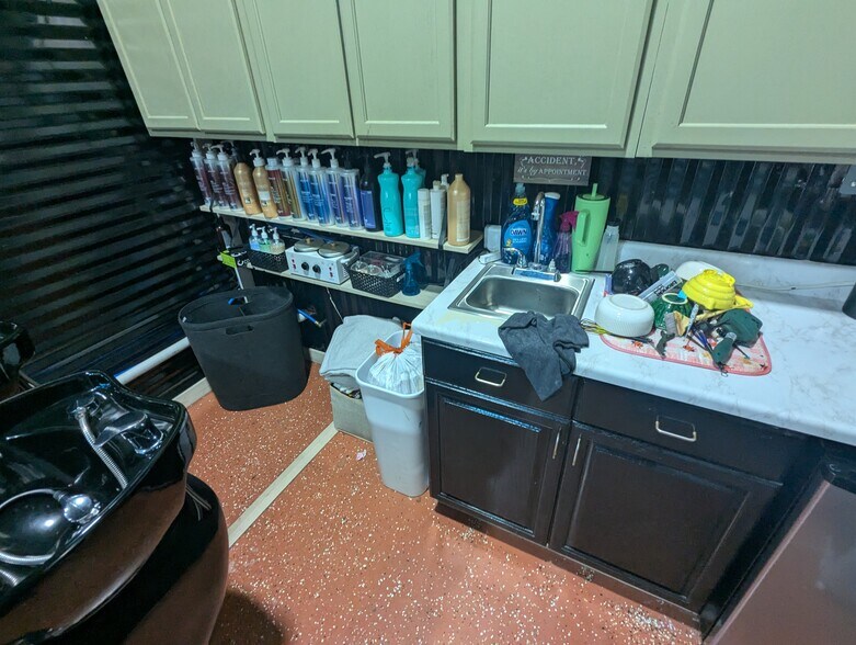 More Photos Of 660 Highway 105 E, Sour Lake General Retail For Lease