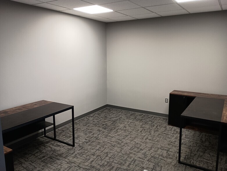 More Photos Of 2330 NE Independence Ave, Lee's Summit Warehouse For Sale