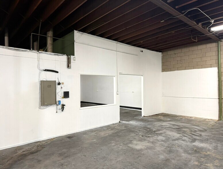 More Photos Of 725 Stanford Ave, Los Angeles Warehouse For Sale