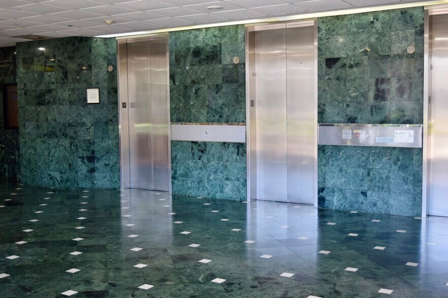 More Photos Of 6222 Richmond Ave, Houston Office For Sale