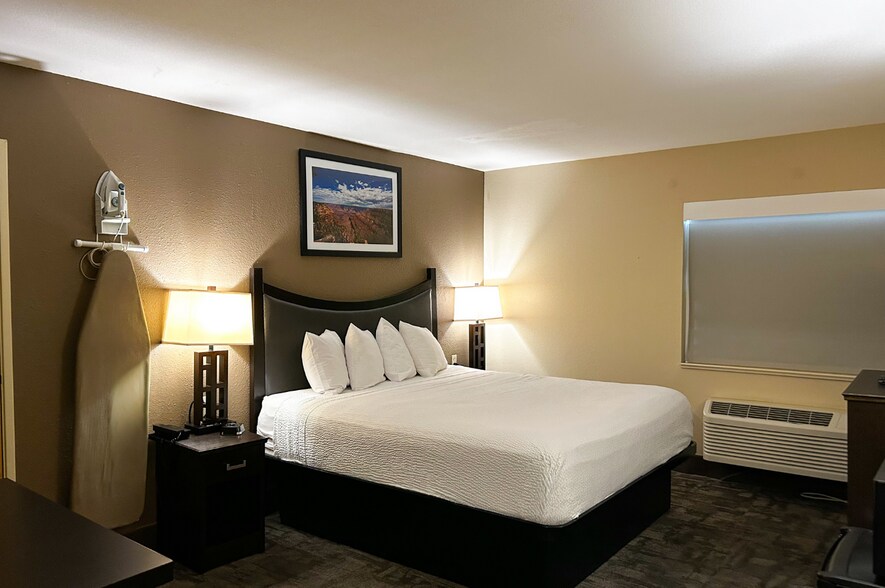 More Photos Of 480 London Bridge Rd, Lake Havasu City Hotel For Sale