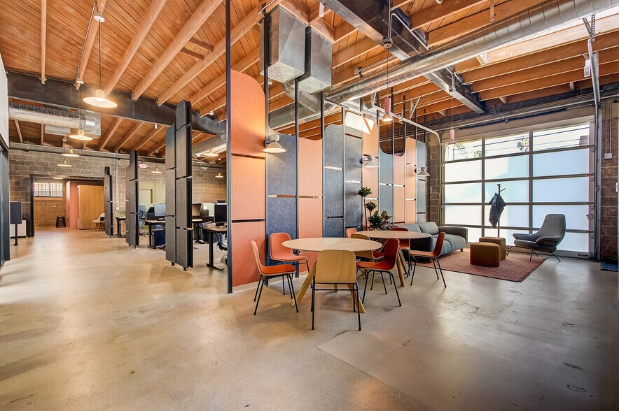 More Photos Of 219-221 Rose Ave, Venice Office For Lease