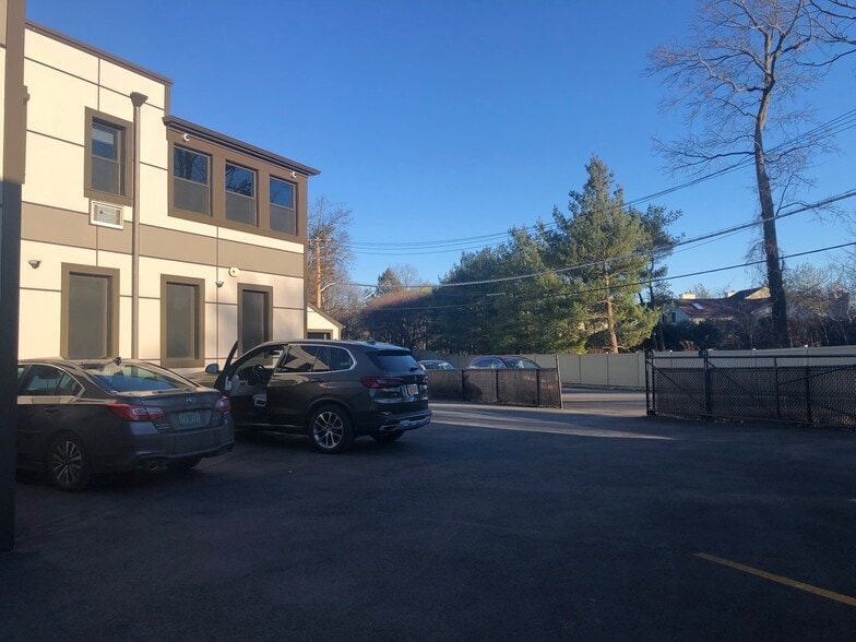 More Photos Of 1137-1139 W Boston Post Rd, Mamaroneck Storefront Retail Office For Sale