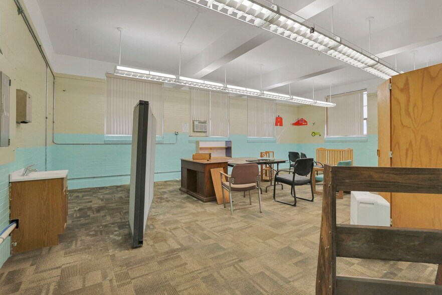 More Photos Of 300 E Auburn Ave, Springfield Office For Sale