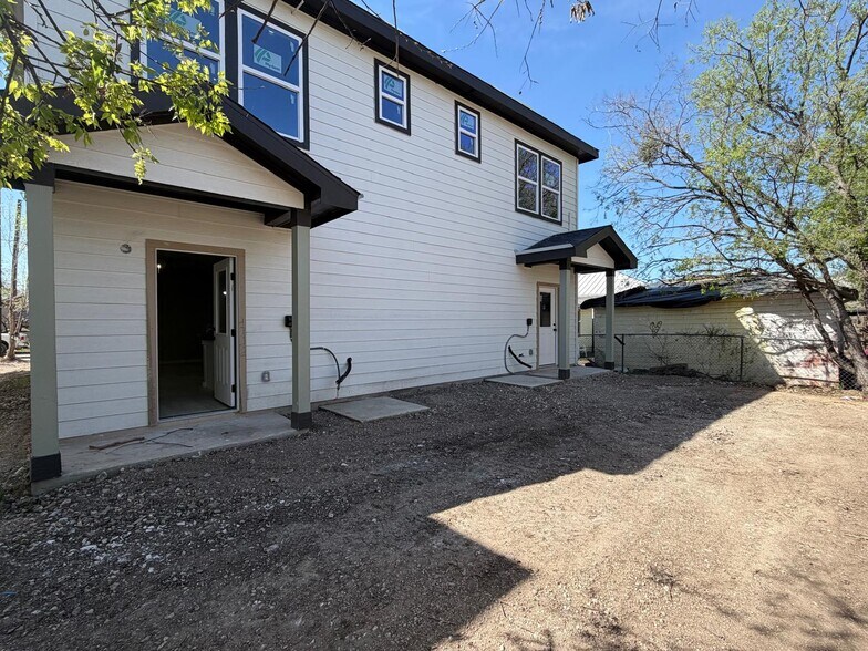 More Photos Of 525 Dakota St, San Antonio Multifamily For Sale