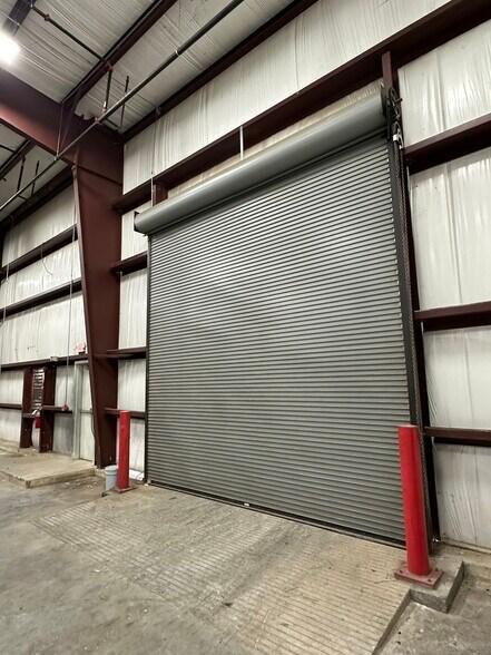 More Photos Of 1209-1215 N FM 3083 Rd E, Conroe Warehouse For Lease