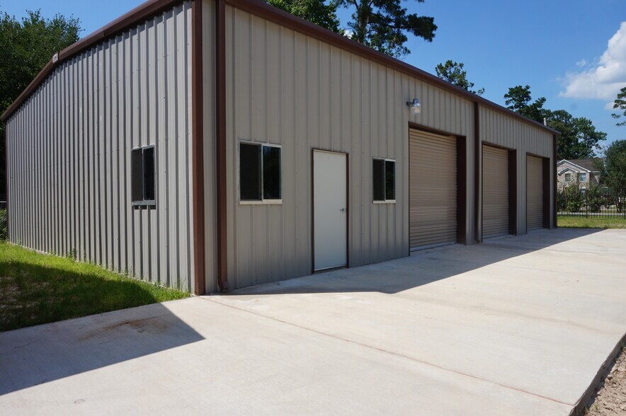 More Photos Of 18688 Summer Hills Blvd, Porter Light Manufacturing For Lease